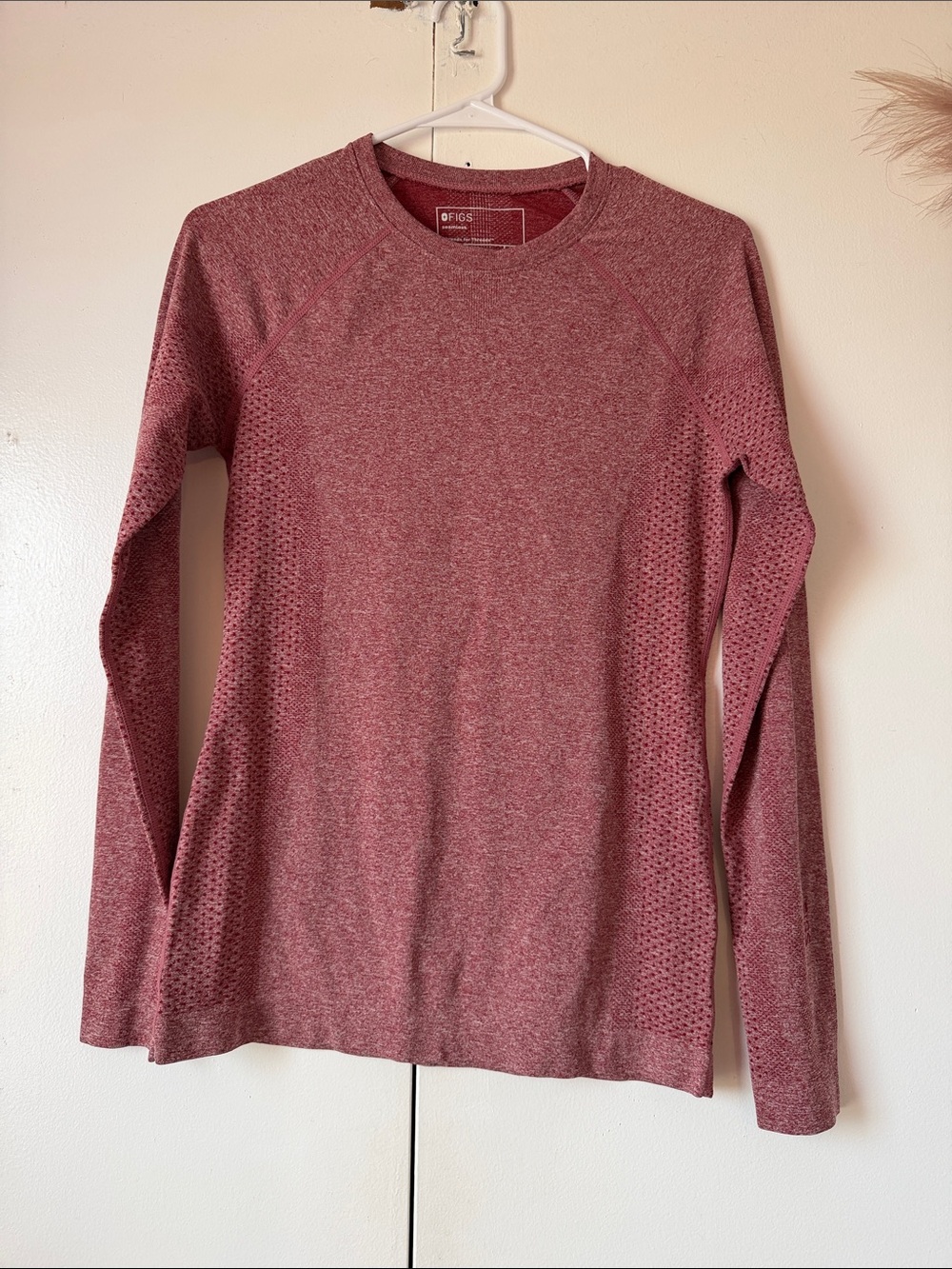 FIGS women’s undershirt in Heather Maroon